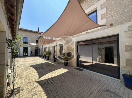 MAISON de VILLE XIXe RENOVEE de 350 M² - 9735PO