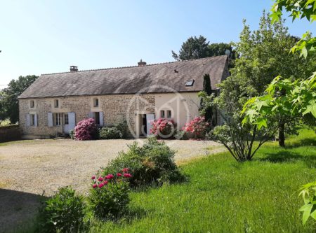 PROPRIETE DE CARACTERE, PISCINE, 4000 M² TERRAIN - 1679MHL