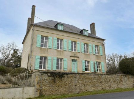 Village house- 295sqm-Outbuildings- Land of 4185sqm Swimming pool - 20326cl