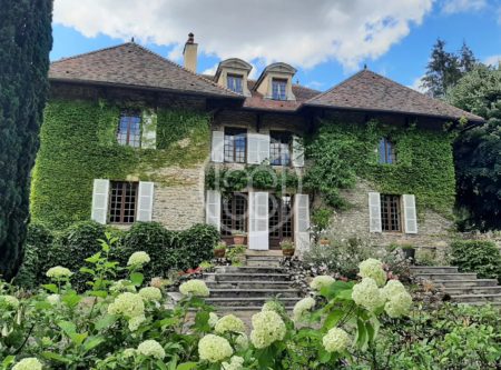 AUXOIS, ESTATE OF 5 HA, MANOR, MILL, OUTBUILDINGS - 1646MHL