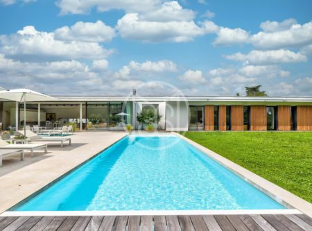 MAGNIFIQUE MAISON CONTEMPORAINE – PISCINE - 8832TS