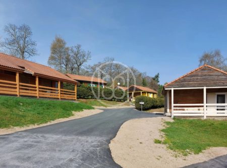 VILLAGE DE CHALETS - 8633TS