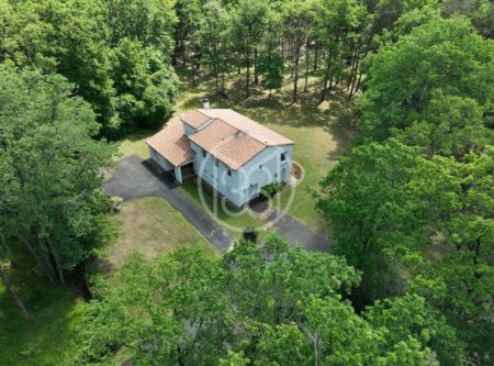 VILLA D’ARCHITECTE SUR 3.5 HA BOISÉ A MIGNALOUX-BEAUVOIR - 9734po