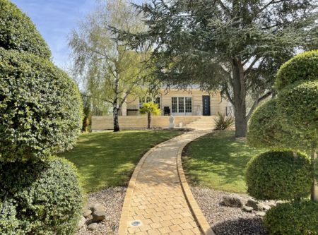 MAISON ENTIEREMENT RENOVEE 253 M² - 9457PO