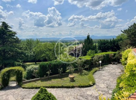 Maison de 450m² avec dépendances, tennis et piscine - 20432AU
