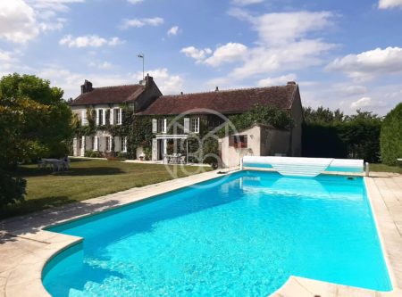 PROCHE AUXERRE, MAISON DE CARACTERE, PISCINE ET TERRAIN DE 4000M² - 1693MHL