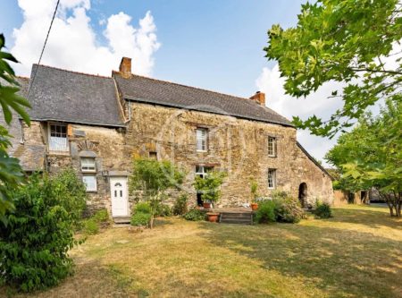 Entre Nantes et Rennes – Manoir breton du XIIIe - 2300NA