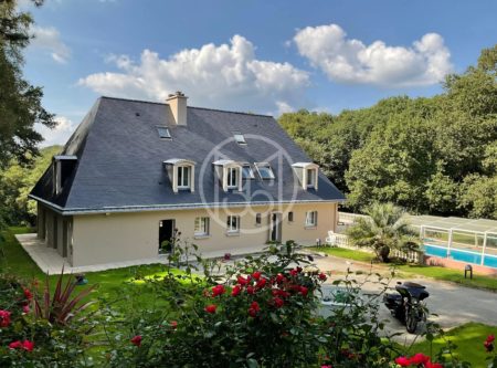 PROPRIETE PROCHE DU LITTORAL SUD-BRETON - 19949BR