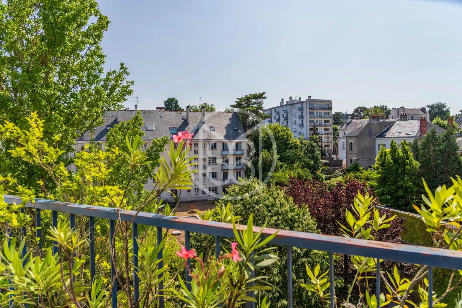 Buy Apartment Nantes (44), 3 rooms Mercure Forbes Global Properties