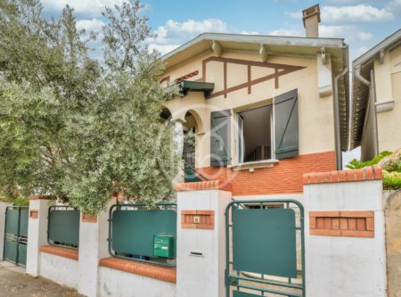 7-ROOM TOWN HOUSE WITH A SPACIOUS GARDEN - 8868TS