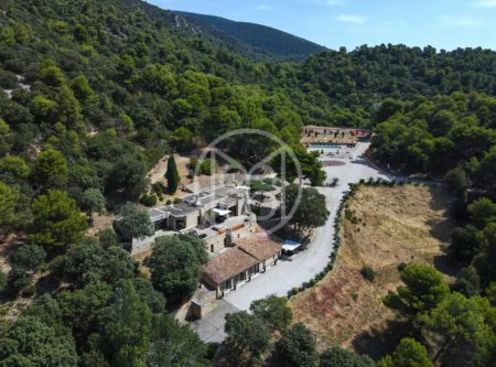 VAUCLUSE   LOURMARIN EXCEPTIONNELLE PROPRIETE CONTEMPORAINE CADRE ENCHANTEUR ET VUE SUBLIME - 20491LR