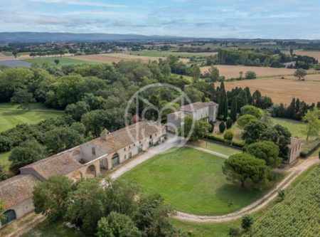 MAISON DE MAITRE, DEPENDANCES, 50HA DE TERRES AGRICOLES - 8859TS