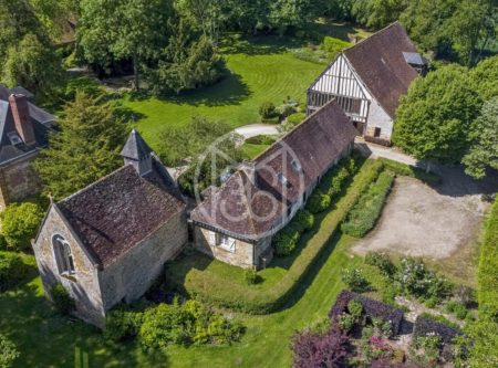PAYS D’AUGE – NORMANDIE – PROPRIETE  XIIIe-XVIIIe MH - 20167NO