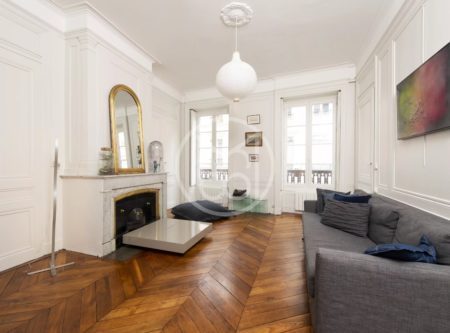 LYON 1er – Appartement de 67m² rénové avec goût en étage élevé - 4706LY