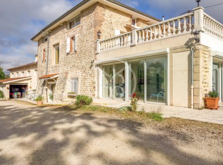 Propriété de 537 m² sur 9 ha avec piscine intérieure - 4709LY