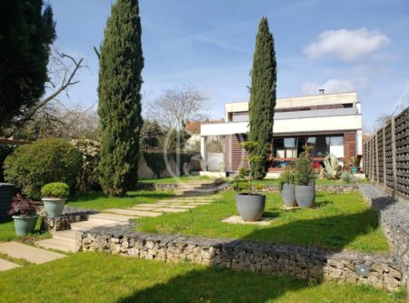MAISON D’ARCHITECTE AVEC PISCINE - 9673PO