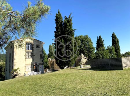 415 m² property - 4682LY