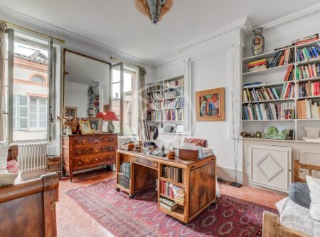 LOVELY 6/7-ROOM APARTMENT – HISTORICAL CENTRE - 8874TS