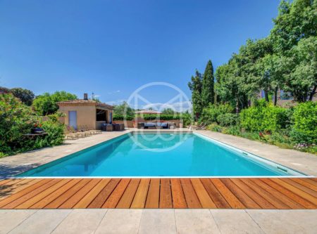 EXCEPTIONNELLE  BASTIDE PROVENCALE AU COEUR DE PLUS DE 6 HECTARES - 20147LR
