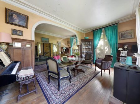Valmondois – Charming Property to renovate - 72PRD2023