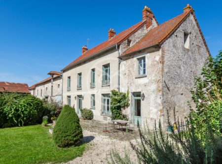 EXCLUSIVITE AISNE – FERME AVEC MAISON, DEPENDANCES ET JARDIN 8000M² - 80591PI