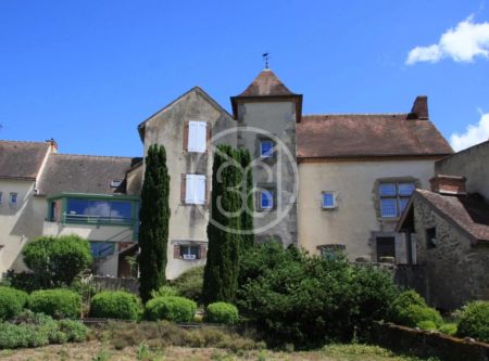 A VENDRE MAISON DE BOURG EN BOURBONNAIS - 20128AU