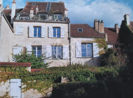 VEZELAY, IMMEUBLE ANCIEN, IDEAL INVESTISSEUR OU FAMILLE - 1651MHL