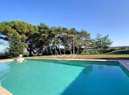 NEAR BERGERAC BEAUTIFUL HOUSE WITH SWIMMING POOL AND OUTBUILDINGS ON 2.2HA - 900888bx