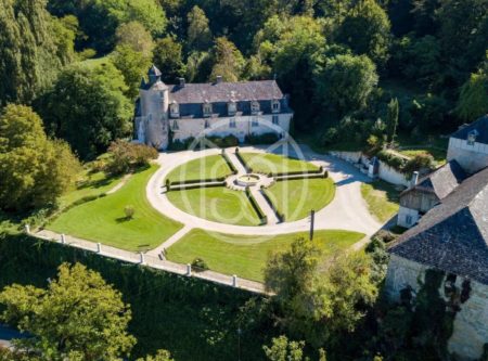 CHATEAU RENOVE – COEUR DE LA DORDOGNE - 900683bx
