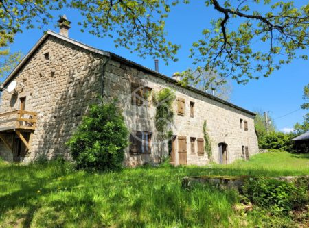 Ferme Rénovée avec 14ha - 20575au