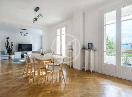 Appartement lumineux T5 , 130m2 , avec balcon et ascenseur, situé entre la Place de Jaude et le centre de Chamalieres - 20565AU