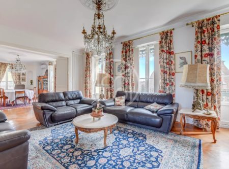APPARTEMENT T6/7 – ASCENSEUR – VUE MAGNIFIQUE - 8906TS