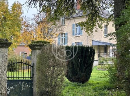 Maison de caractère avec dépendances et terrain de 6000m² délimité par une rivière - 20580CL