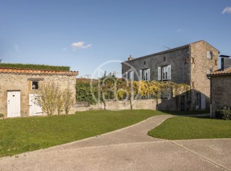 Magnificent character house, outbuildings, swimming pool…30 minutes from Clermont-Ferrand - 20590AU