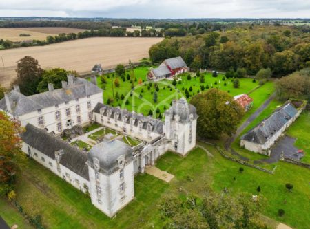 Brittany – on the outskirts of Dinan, 17th-century chateau - 20579BR