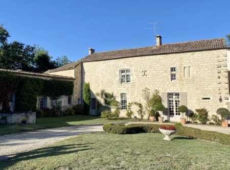 15TH CENTURY FORTIFIED HOUSE WITH SWIMMING POOL AND OUTBUILDINGS – DURAS (47) - 900913bx