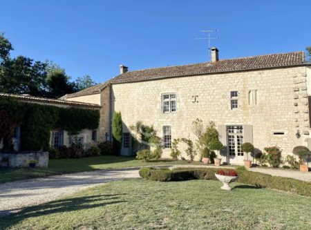 DEMEURE FORTIFIEE XVe AVEC PISCINE ET DÉPENDANCES  – DURAS (47) - 900913bx