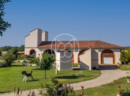 EXCLUSIF ! ANCIENNE DEPENDANCE TOTALEMENT RENOVEE - 8488TS