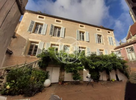 Sud de l’Yonne, maison de caractère avec dépendances - 1709MHL