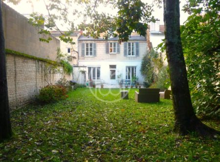 MAISON DE VILLE AVEC JARDIN A NIORT - 9812PO