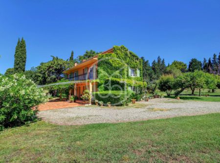 BELLE MAISON FAMILIALE SUR PRES D’1 HECTARE - 20173LR