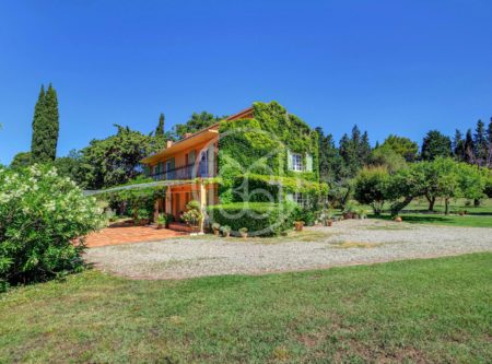 BELLE MAISON FAMILIALE SUR PRES D’1 HECTARE - 20173LR