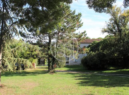 CHARACTER HOUSE NEAR LA ROCHELLE - 9795PO