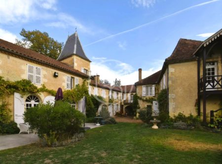 CHATEAU XVIIIe – DEPENDANCES, PARC, ETANG, PISCINE - 8912TS