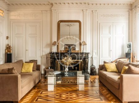 LYON 2ème – AINAY – RARE ! 173 m² apartment with outstanding parquet flooring and large balcony - 4732LY