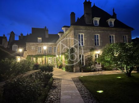 18th century property combining modernity and classicism, 1h45 from Paris by TGV train - 1698VA
