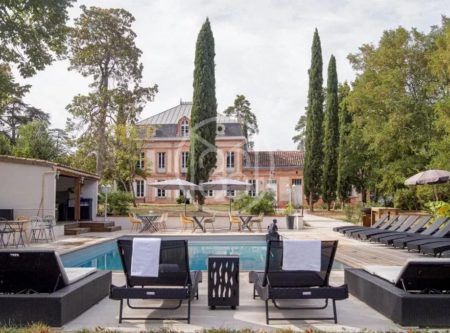 18TH-CENTURY CHATEAU – GUEST HOUSE – POOL - 8933TS