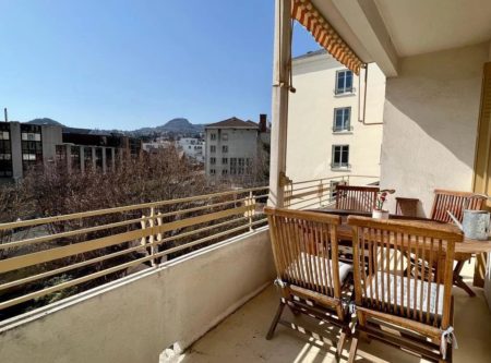 Appartement lumineux T5 , 130m2 , avec balcon et ascenseur, situé entre la Place de Jaude et le centre de Chamalieres - 20565AU