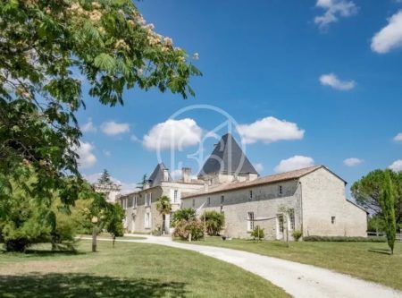 17th C. CHATEAU WITH OUTBUILDINGS AND PARK - 9845PO