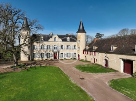 19th C. CHATEAU WITH 9.60 HECTARES OF PARK - 9868PO